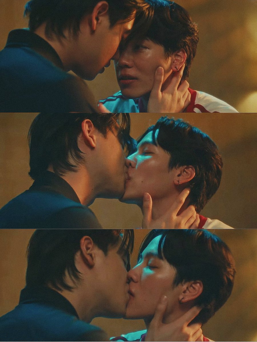 yinthinker's tweet photo. Still one of the best kisses I have ever watched https://t.co/oEjddQHnLB
