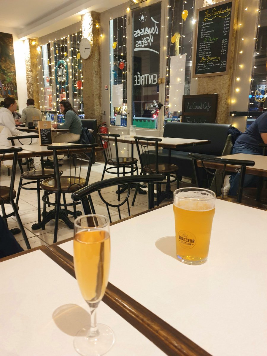 J'aimerais laisser une empreinte de mon plus beau moment de l'année, lors d'un séjour dans ma ville d'origine il y a 2 semaines. 

Mon père aimait boire des coups le week-end. C'était un tabou immense dans ma famille musulmane. Ma mère désapprouvait au plus haut point.