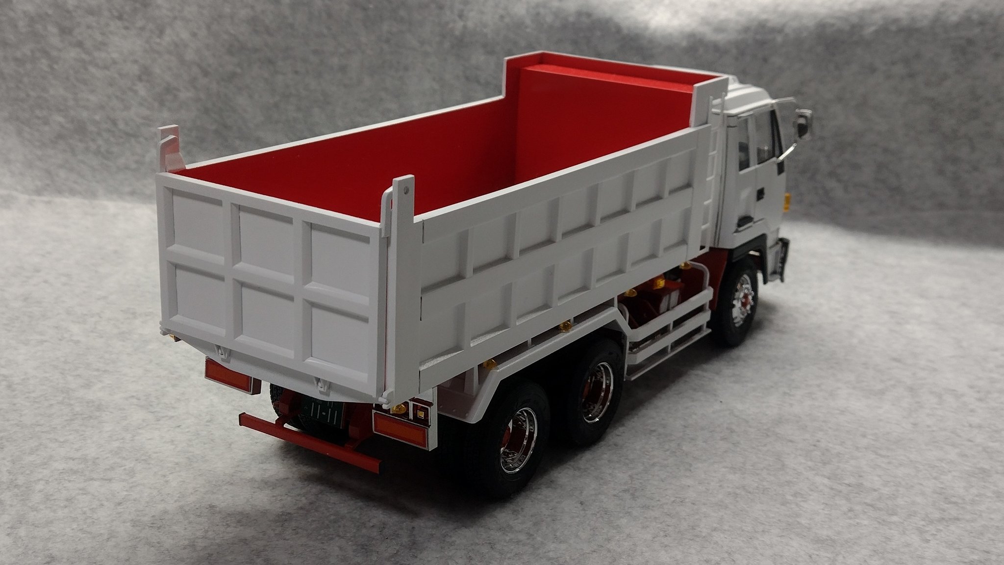 アオシマ1/32　デコトラプラモデル完成品 いすゞ810　ダンプ アオシマ1/32 デコトラプラモデル完成品 いすゞ810 ダンプ