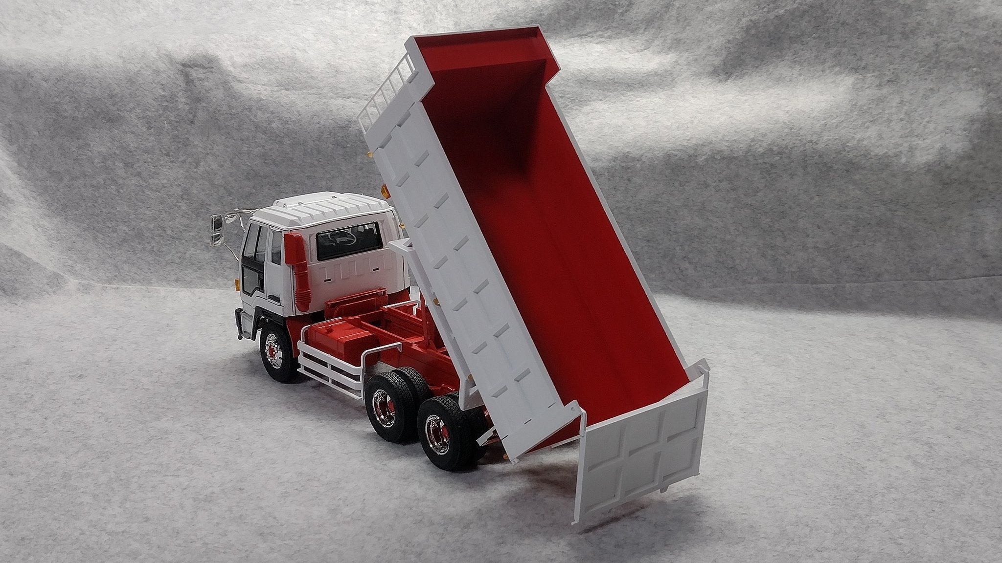 アオシマ1/32　デコトラプラモデル完成品 いすゞ810　ダンプ 1/32 バリューデコトラ シリーズ 恋夢幻 (4t深ダンプ) アオシマ