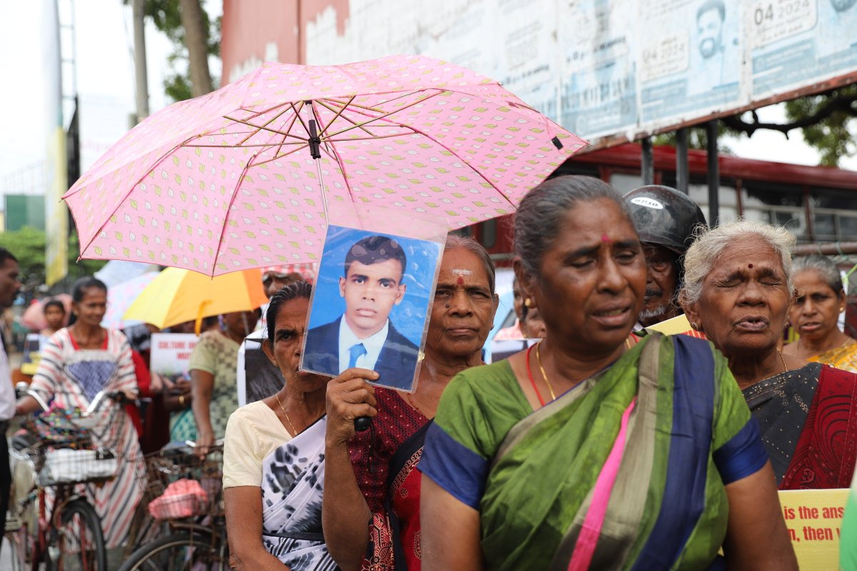 Thusi_Kumar's tweet photo. “We cannot spend our entire lives searching for the disappeared.”

📍 Jaffna.

2025 will mark another tragic milestone for these women. How many more years will they spend searching for their loved ones?

I hope the new year will finally bring them the answers they deserve. https://t.co/ksCczEUcJw