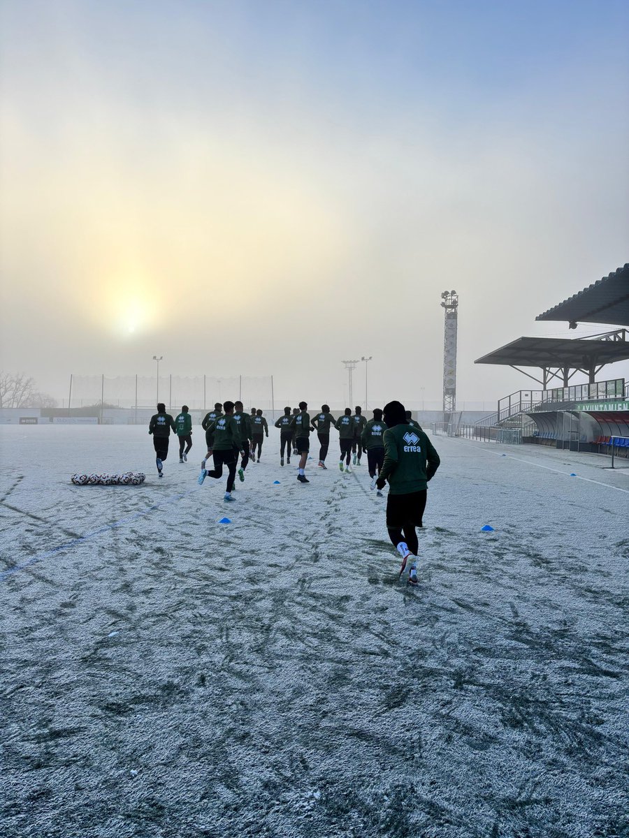 🏟️ El “Luis Ramos” se tiñe de 𝘽𝙡𝙖𝙣𝙘𝙤 para el último entrenamiento del año ❄️

#50AñosdeHistoria | #TodoalVerde 💚