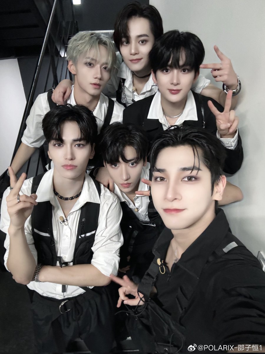 donghwadaily's tweet photo. gonna miss u so bad our again&again team🥹🤍
#DONGHWA #ZAI #HONGSUNGMIN #LINQI #SHAOZIHENG #HANGYUL #StarlightBoys https://t.co/QZyl7akVw6