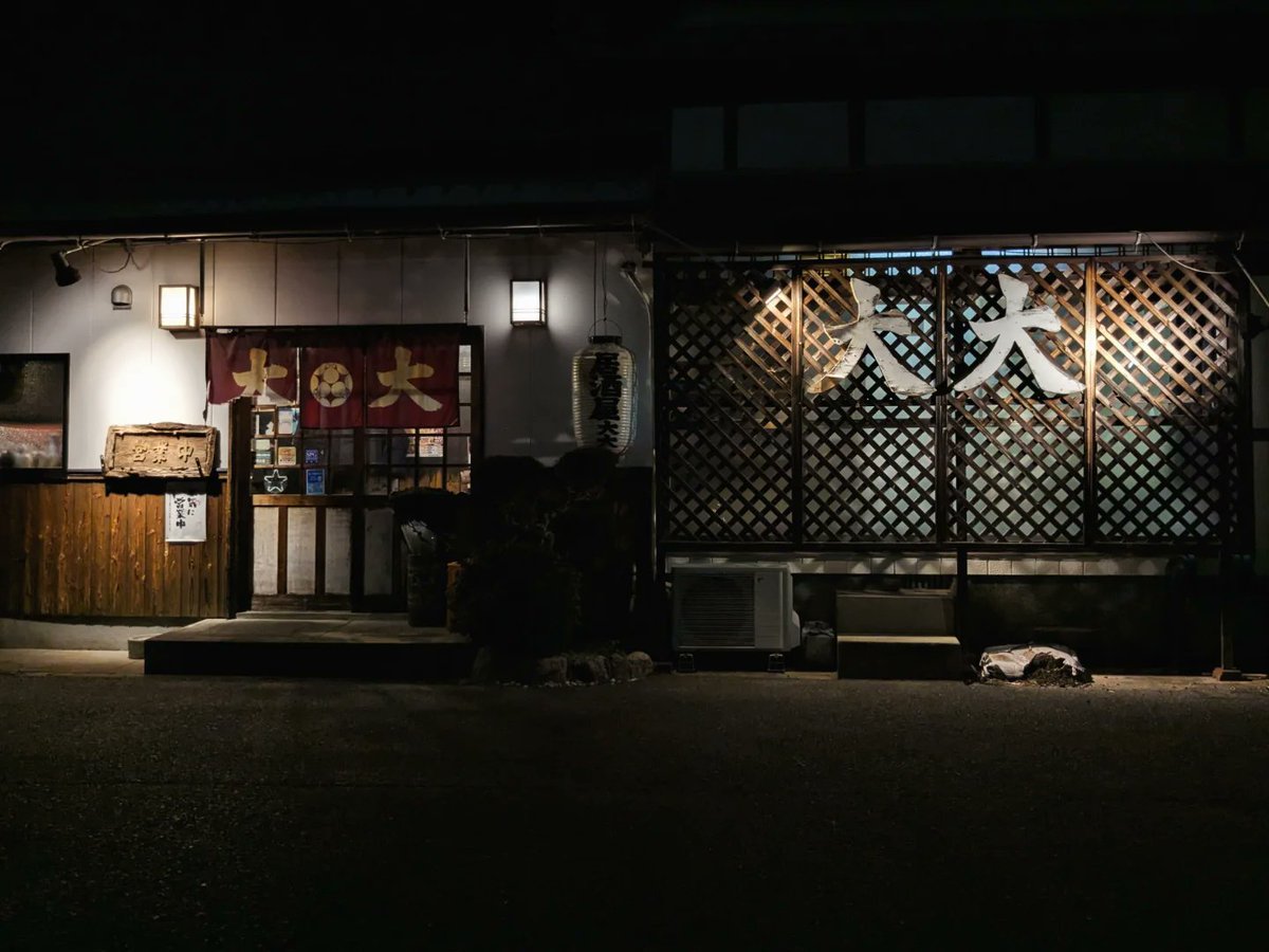 Pp1Zf1's tweet image. 昨日は仕事終わっての忘年会。
幹事が予約したお店を忘れかける&移転前の場所情報を言っててちょいと焦ったけど、無事に全員集合。
新たなステージへ進む人、2年ぶりに会った人らと楽しいひとときでした。
呼んでくれてありがとうございました☺
#フクちゃん #nextstage #キダちゃん #意外な行動力