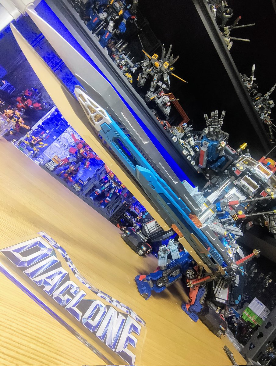 vlnwXs8o2jaHSa2's tweet image. 2024年はロボットベースの年でした
しかし、D活にあまり時間がとれず投稿も少し控えめでした
それでも沢山の♥やフォローを頂いた皆様には本当に感謝しかありません
来年はダイアバトルスなど激しい多々買いが待ってますので皆様よろしくお願いします🌟
 #ダイアクロンゆく年くる年