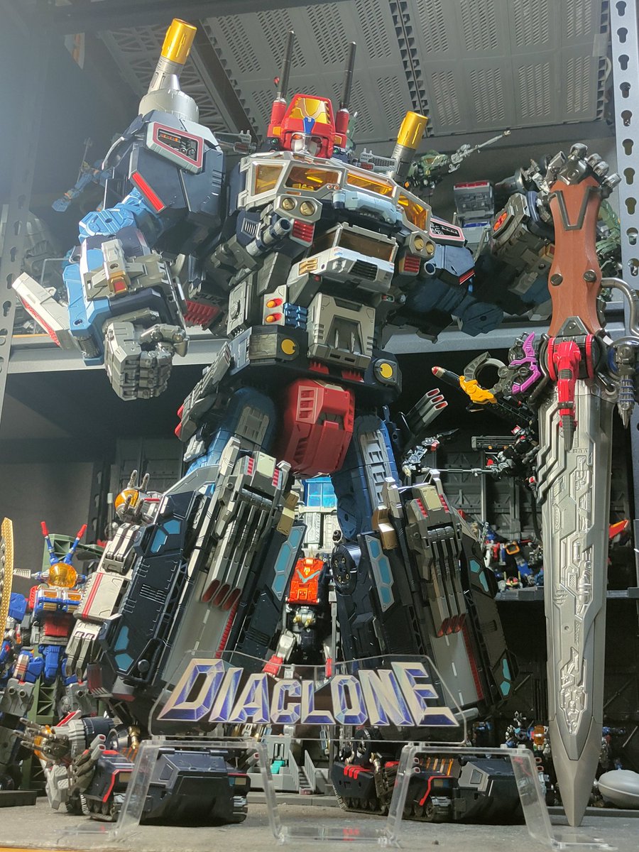 vlnwXs8o2jaHSa2's tweet image. 2024年はロボットベースの年でした
しかし、D活にあまり時間がとれず投稿も少し控えめでした
それでも沢山の♥やフォローを頂いた皆様には本当に感謝しかありません
来年はダイアバトルスなど激しい多々買いが待ってますので皆様よろしくお願いします🌟
 #ダイアクロンゆく年くる年