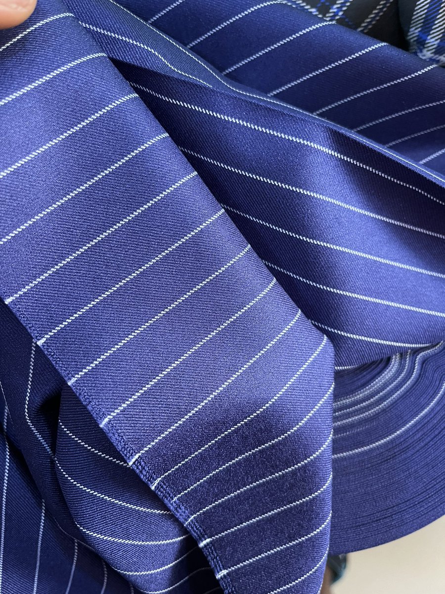 ammydiva7's tweet photo. This is what is happening X.

Guysss I have this fabrics left in 4yards each: plain cashmere fabrics:Prices 16,000 
Pinstripes: 20,000 for 4yards 
Help me sell them.
A quality one for your fee. You can check @ammyfabrics_ on IG https://t.co/yWDHRJuydM