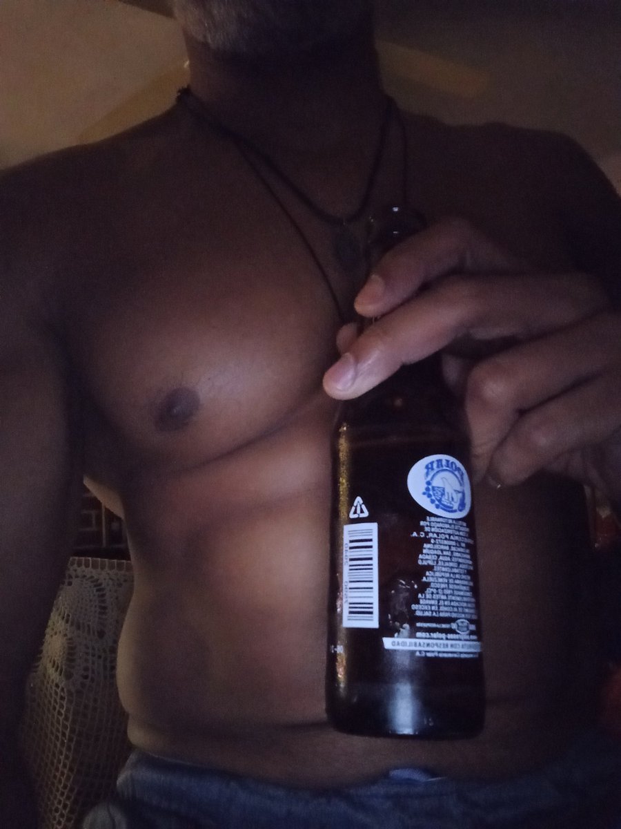 Unas 🍺 , el año cerró en soltería 😉🍺🤷🏾‍♂️ pero con birras y salud.