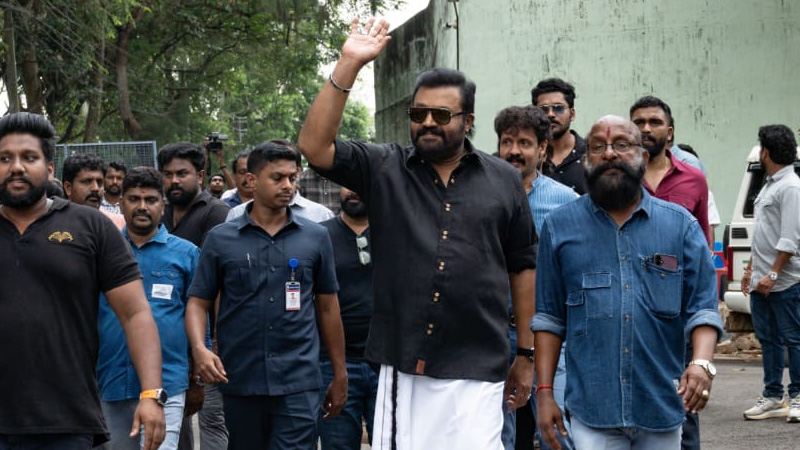 #sureshgopi joined at #ottakomban movie location <a href="/GokulamMovies/">SreeGokulamMovies</a> <a href="/TheSureshGopi/">Suressh Gopi</a> <a href="/Indrajith_S/">Indrajith Sukumaran</a>