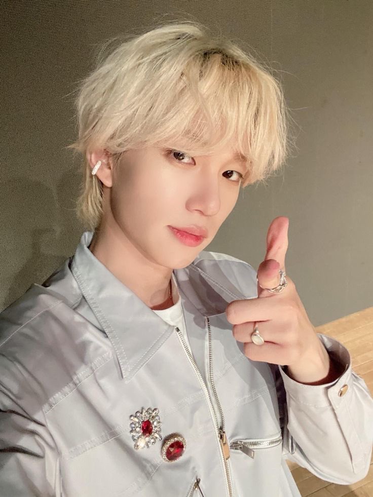 theoiiioo's tweet photo. 2025년에 잘 될 사람 https://t.co/NVbuBK3uDh