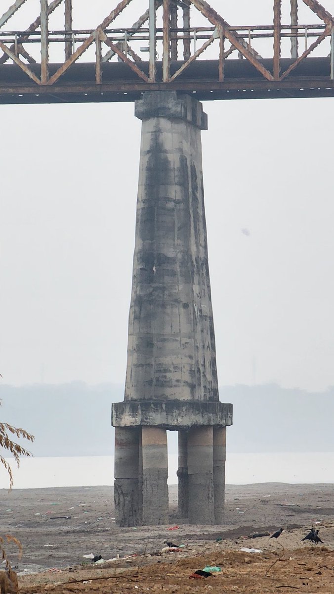 belim_yaser's tweet photo. Is it safe?? Below pile cap ???
As a civil engineer i think it is not.
This is from sector 30 sabarmati River. Please check quality of Bridge as well that also seems like not proper https://t.co/079p9GQMrn