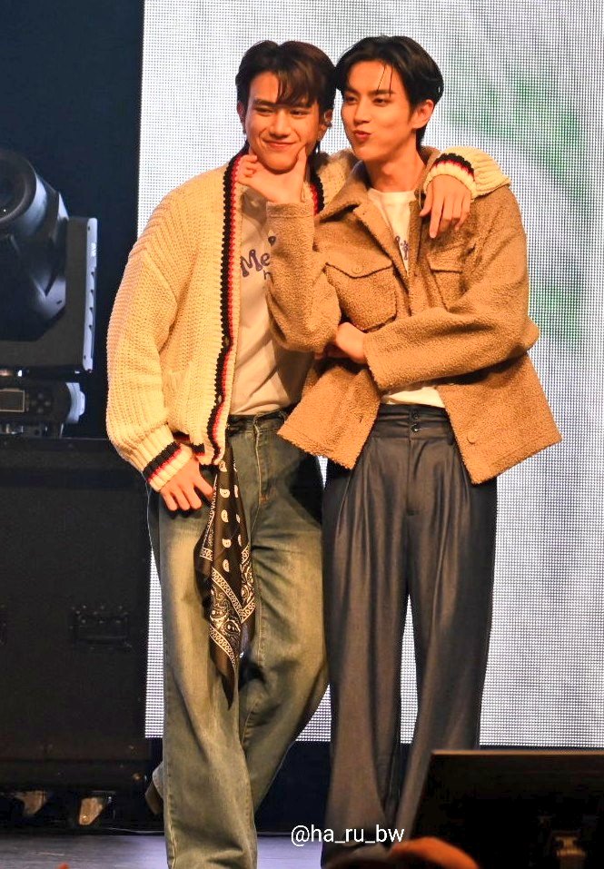 ha_ru_bw's tweet photo. イベント参加まとめ⑫
#MMYHousePartyTokyo_R2 !
Wabisabi御一行に続きMMY御一行にも会えた😍
みんな可愛くて仲良しだった🥰
#BossNoeul #Bosschaikamon #Noeulnuttarat #FortPeat #FortFTS #Peatwasu #SunnyPak #sunnywnrt #pakfaiiii #ChanyaAya #chanyaduval #ayaorapan #fforthpcsp #donutspw https://t.co/moiS72EYKt