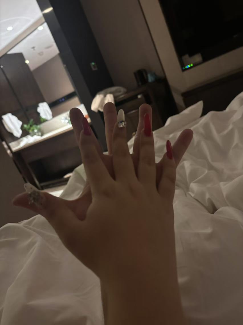 黄推福利内容 - 小美(单纯喜欢做爱)钱来钱来的精彩图片 福利姬小美(单纯喜欢做爱)钱来钱来分享的黄推图片2 - 网红私拍内容