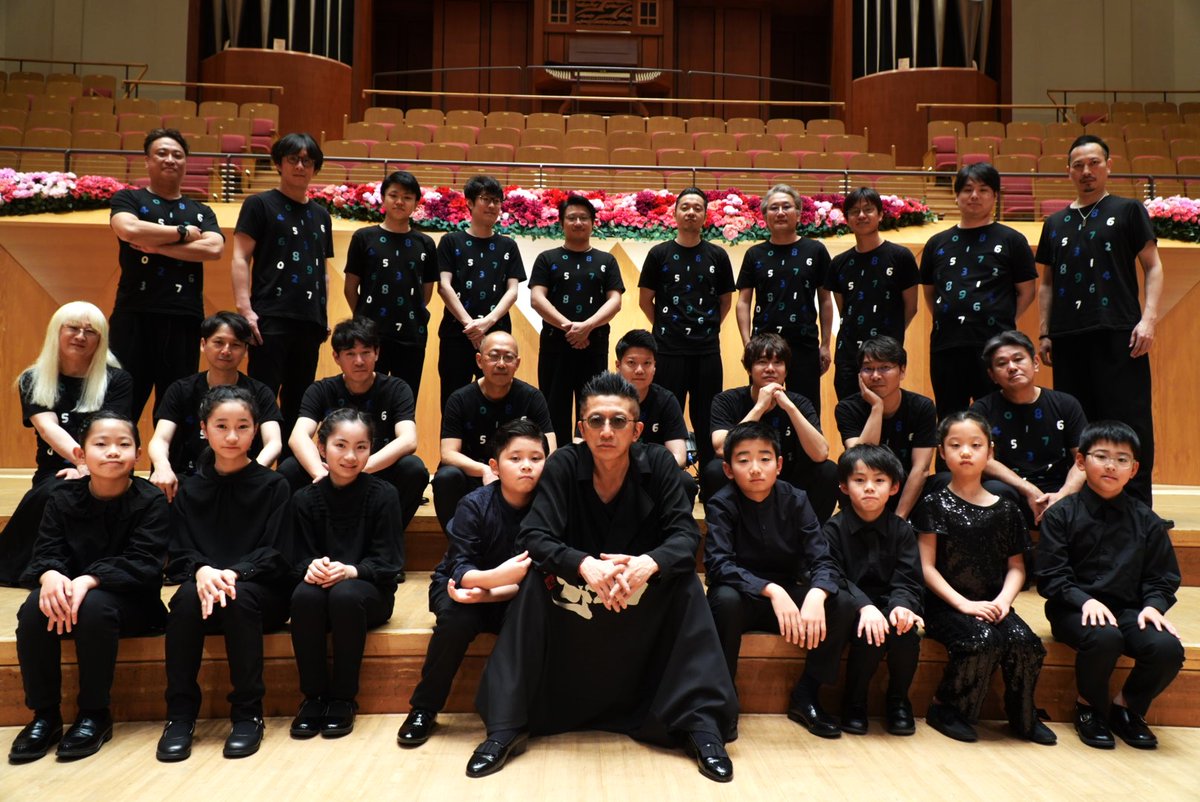 12/31「# 石田組年末感謝祭」13:30の回が終演👏
石田組ジュニアとの共演コーナーもあり、終始大盛り上がりのステージとなりました！
残すところは18:00の回のみ！
今年最後の石田組のステージにご期待ください！