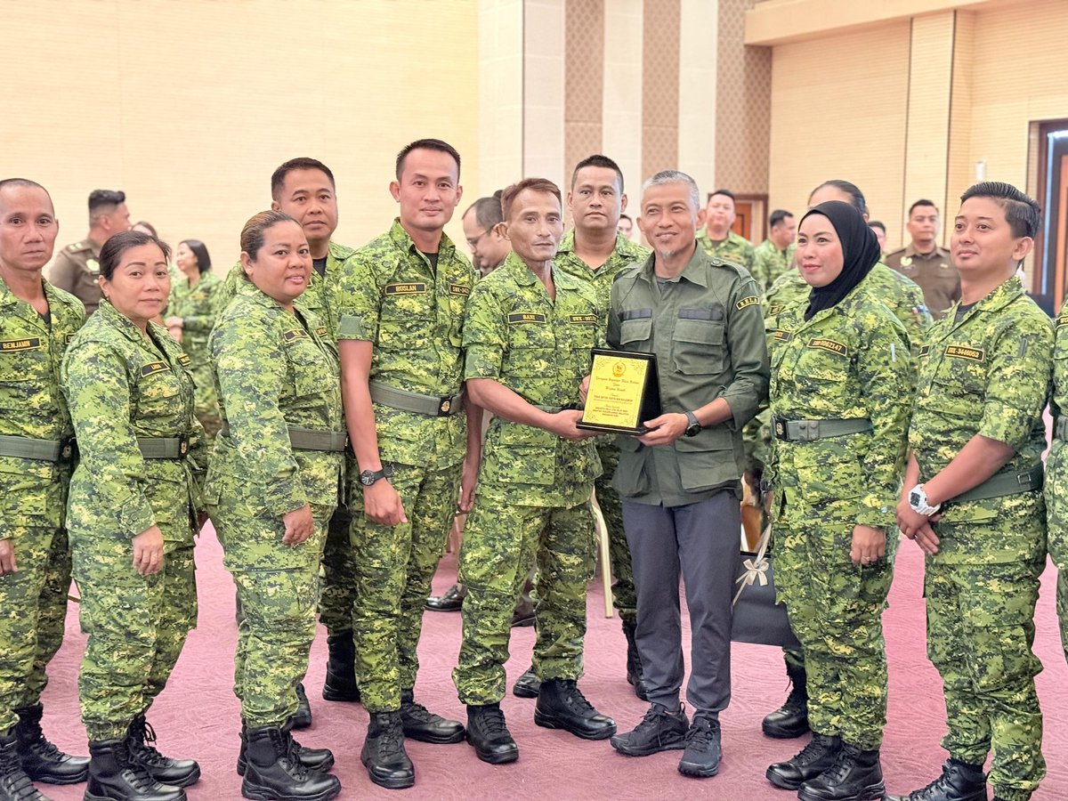 𝟑𝟏 𝐃𝐈𝐒𝐄𝐌𝐁𝐄𝐑 𝟐𝟎𝟐𝟒 | 𝐒𝐄𝐋𝐀𝐒𝐀
Majlis Perjumpaan YBhg.Datuk Yahya bin Sulaiman bersama Pegawai dan Anggota RELA Negeri Sarawak di Dewan Kompleks Islam Sarawak,Sibu.
<a href="/relamalaysia/">relamalaysia</a> <a href="/abgzulfikar/">𝕬𝖇𝖆𝖓𝖌 𝖅𝖚𝖑𝖋𝖎𝖐𝖆𝖗 🇲🇾🌸</a> <a href="/PgRShima/">Hasimah Saibi</a>