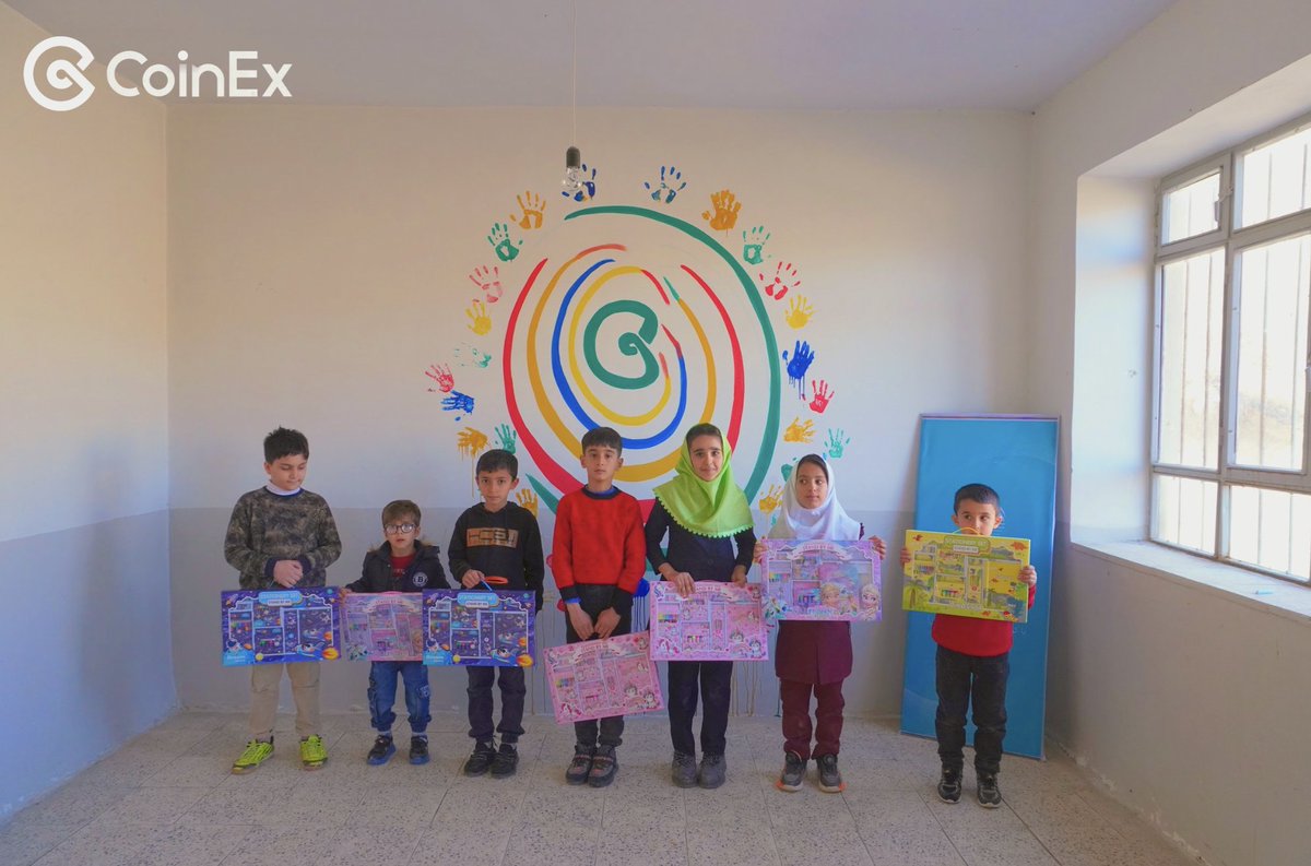 👏Embracing the transformative power of education and art in the Middle East with “The Wall of Dreams”!
📚Together with over 100 students, we've brightened rural schools with murals that symbolize growth and aspirations, each handprint a story of hope.🫶
🎨 With art kits and