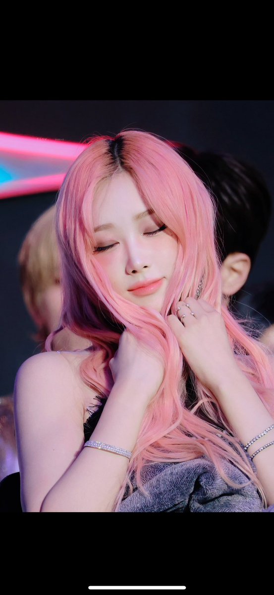 今年もありがとうございました🙇‍♂️
2025年もえりちゃんを推し続けます🌙
来年はもっと浮上できるようにしますので
仲良くしてくれたら嬉しいです〜