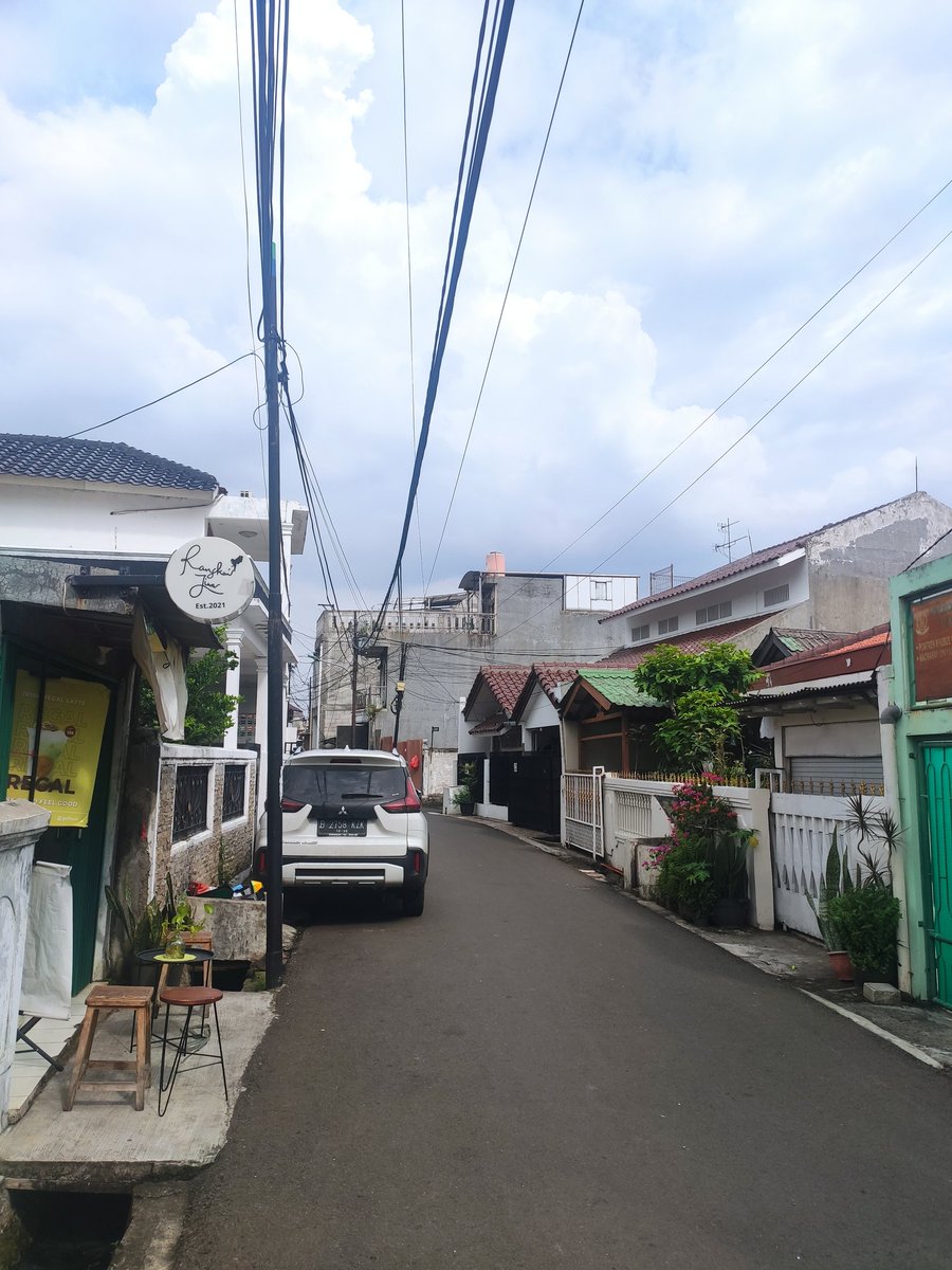 tensinormal's tweet photo. Bismillahirrahmanirrahim 
Dijual rumah lokasi di Jatinegara kaum, Jakarta Timur. (Di seberang makam pangeran Jayakarta) https://t.co/FeI1W4WNw5