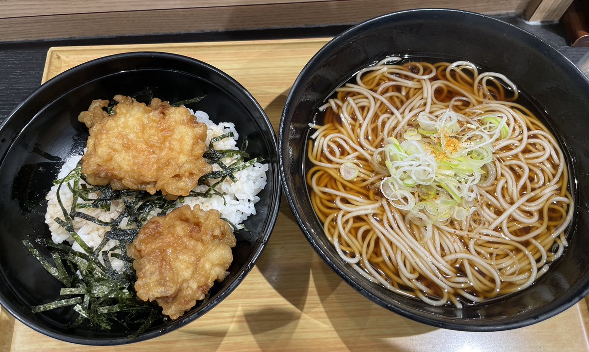 DIVE_v_creator's tweet photo. 北千住駅の小諸そばで年越しそば😊
唐揚げも美味い😋 https://t.co/oy7y728b8N