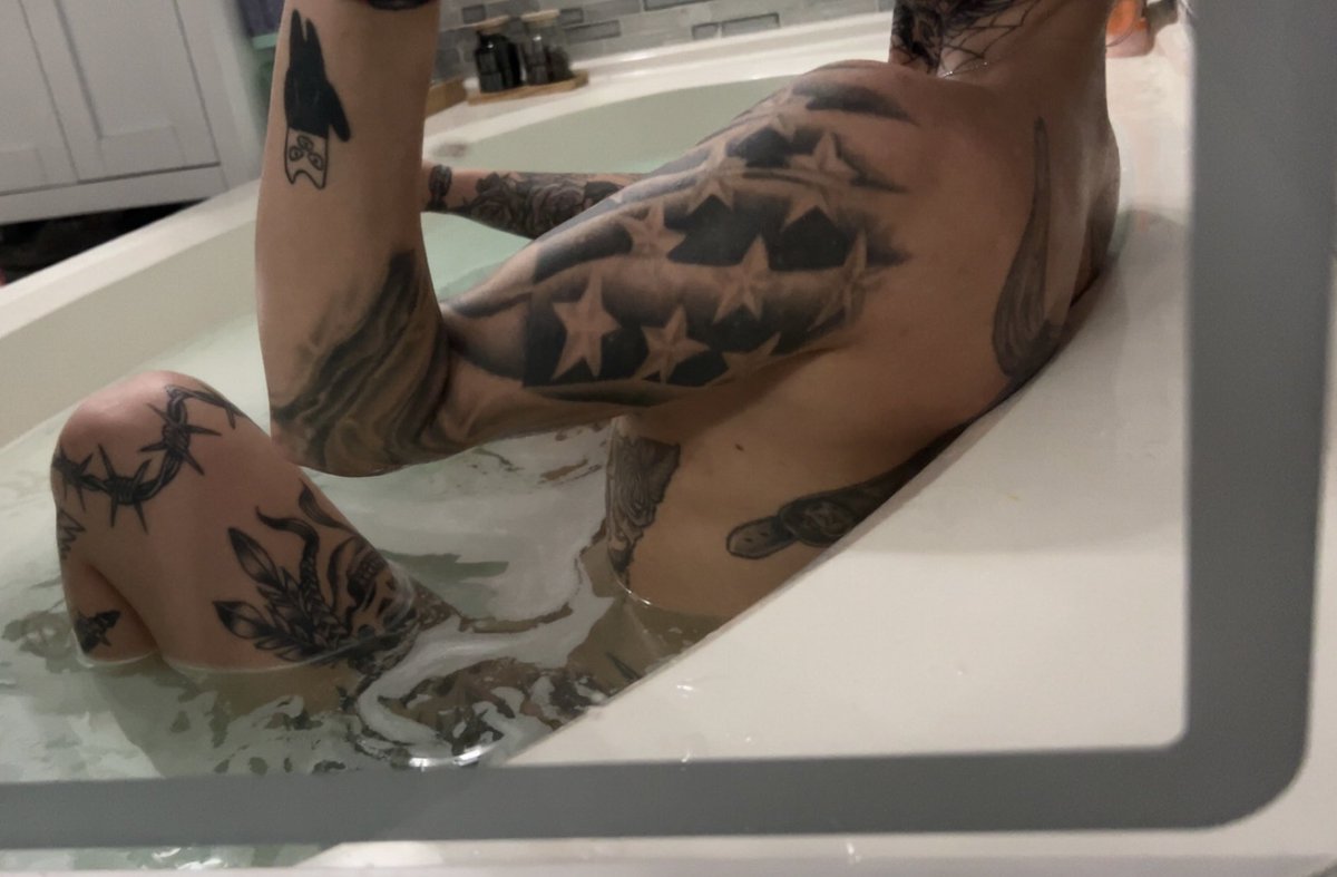 WranglerQueen's tweet image. RT if you love tattooed women🥰