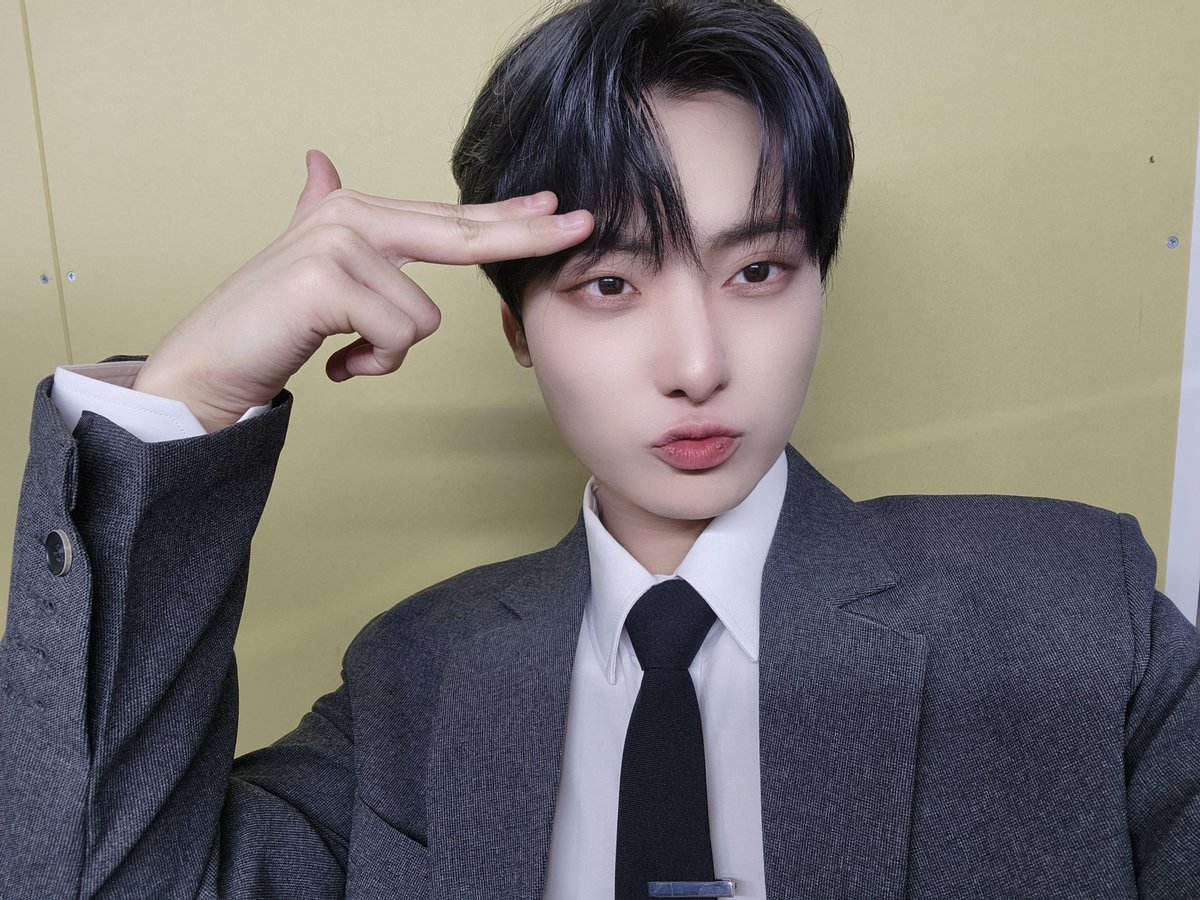 Pattern_Haemin's tweet image. 멋있는 옷 입었어 오늘! 😎