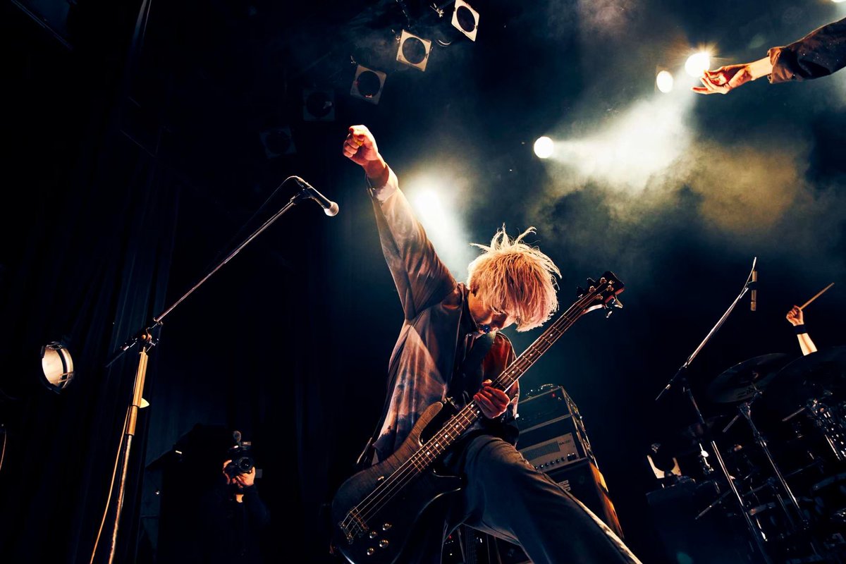 lenny_cf's tweet photo. 【Thank you 2024‼️】

ライブ本数が少ない中、全国に駆けつけてくれるレニーズが本当に心強かった一年でした
2025年はもっとワクワクさせるような活動をしていきますので期待していてください🔥

先ずは2/2の先行試写会🎬
今年も素晴らしい曲が仕上がっていますので
お楽しみに😎

それでは良いお年を https://t.co/eYlD2yIplE