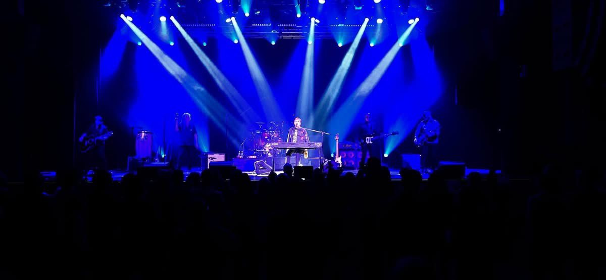 Burton Cummings tweet media