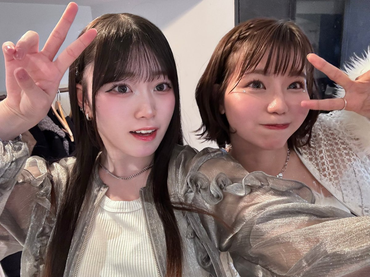 rixolllin's tweet photo. 12.30 MAKE HAPPY ✨
年内ラストのなつさんダンサー！とっても楽しかったです( ｰ̀֊ｰ́ )❤️

春から沢山のステージになつさんのダンサーとして立つことが出来て幸せで充実した1年でした🧚🏻

来年もよろしくお願いします❄️ https://t.co/NQ15hbV8dQ