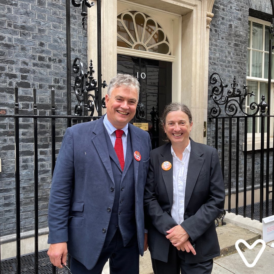 Poetry By Heart is delighted to announce that Directors Dr Julie Blake &amp; Dr Tim Shortis have been recognised in the New Year’s Honours list. They are both awarded an MBE for services to #education &amp; accept on behalf of all involved in the competition ❤️🏅 poetrybyheart.org.uk/news/poetry-by…