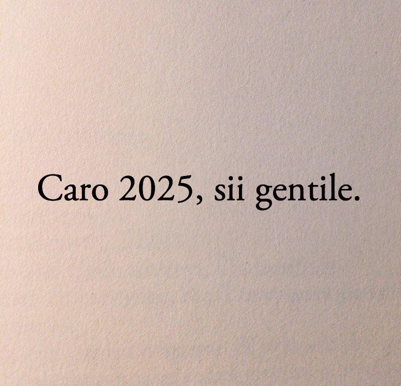 Poesiaitalia's tweet image. L’anno che si sta per chiudere, è stato un anno di addii e lezioni che non abbiamo chiesto ma la crescita esige un caro prezzo. 
Non ti auguro buon anno, ti auguro buon tempo, il tempo per ricordarti di essere felice. Si tende a dimenticare i brevi attimi di felicità che ci…