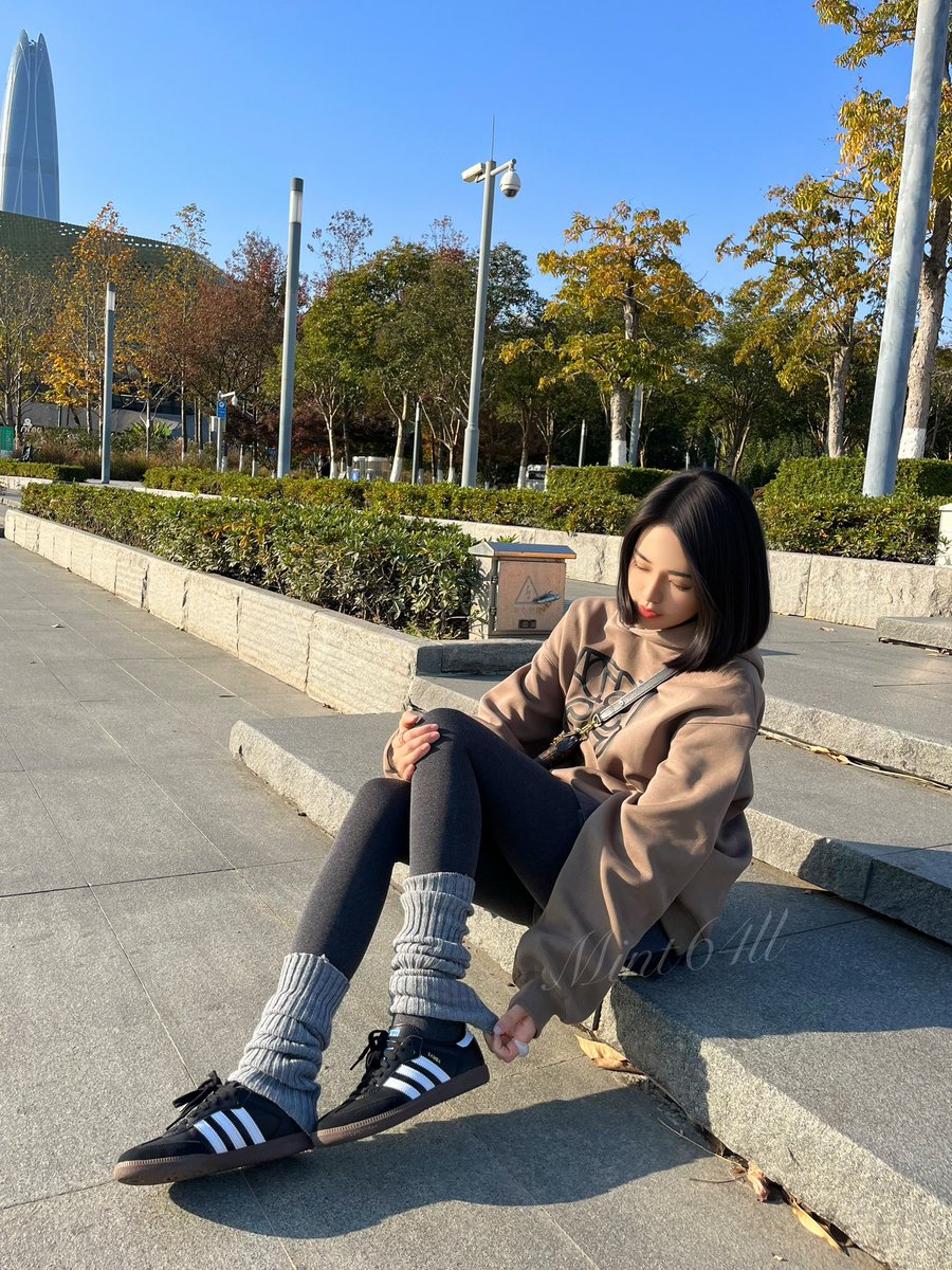 也是体验了一把德训鞋配袜套了！
calzedonia 160Dthermel 厚灰巨保暖  舒适度💯 https://t.co/7Z8NItvOSE