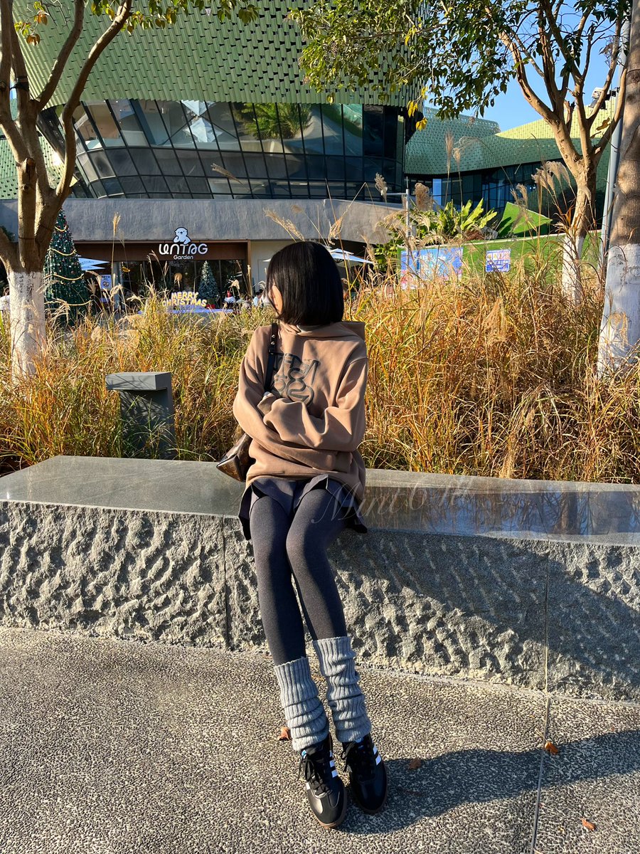 也是体验了一把德训鞋配袜套了！
calzedonia 160Dthermel 厚灰巨保暖  舒适度💯 https://t.co/7Z8NItvOSE