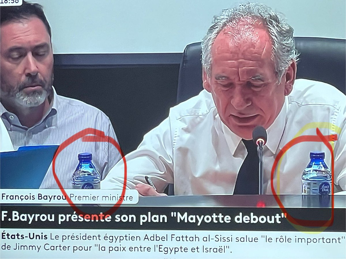 JulienRocamora's tweet photo. Après #Born qui tourne le dos à un professeur qui lui expose la situation, voici : 

#Bayrou qui annonce qu’il y aura de l’eau, fin de semaine prochaine.

Apparemment, le macronisme se transmet. 

#mayotte #manquederespect https://t.co/PYASYntbMQ