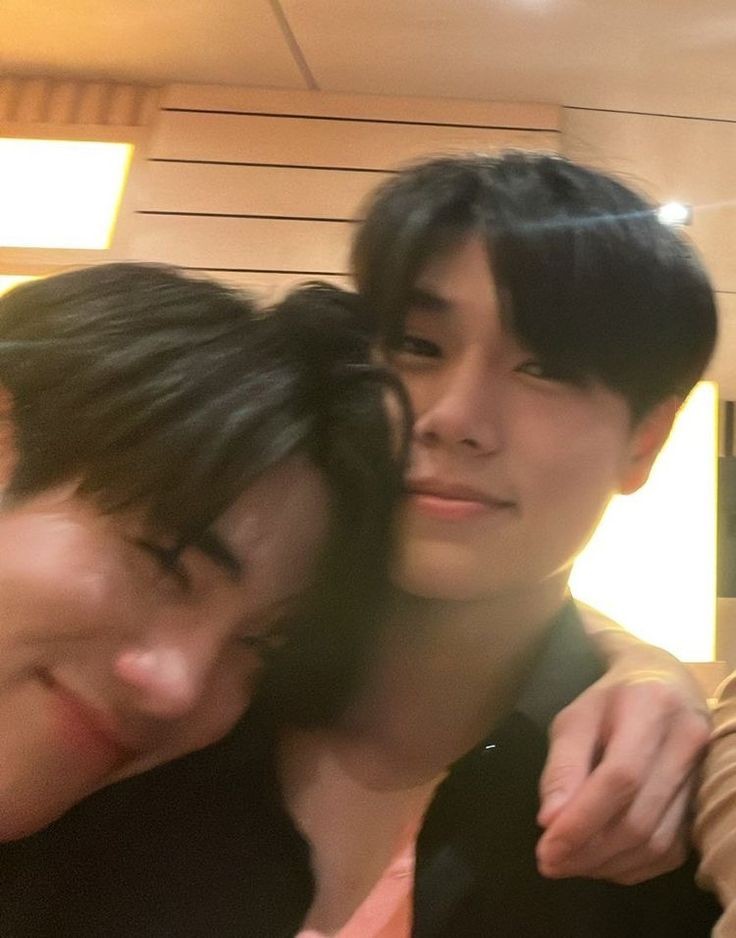 nox2perrr's tweet photo. มีจริงหมอ คู่ที่คบกันตั้งแต่มัธยม มหาลัย ยันเรียนจบ https://t.co/E7ARManbNf