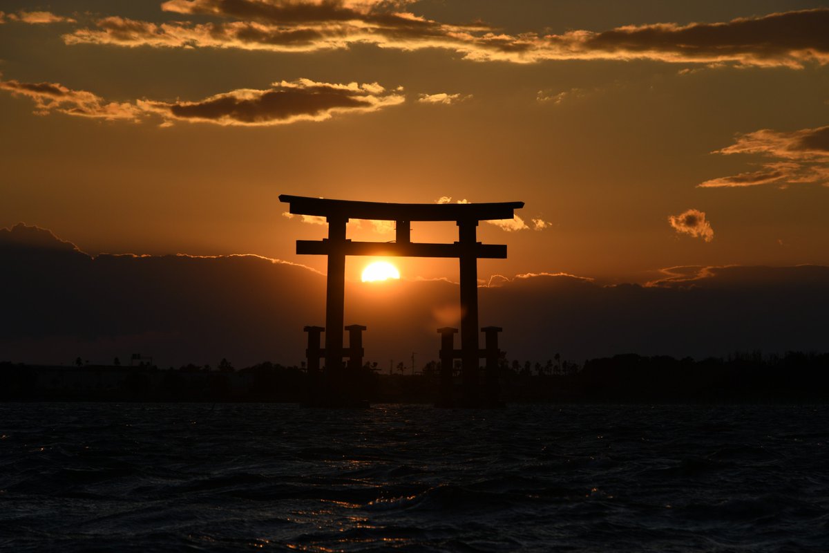 2024年12月31日
浜名湖　弁天島の夕日
December 31, 2024 Sunset at Bentenjima, Lake Hamana