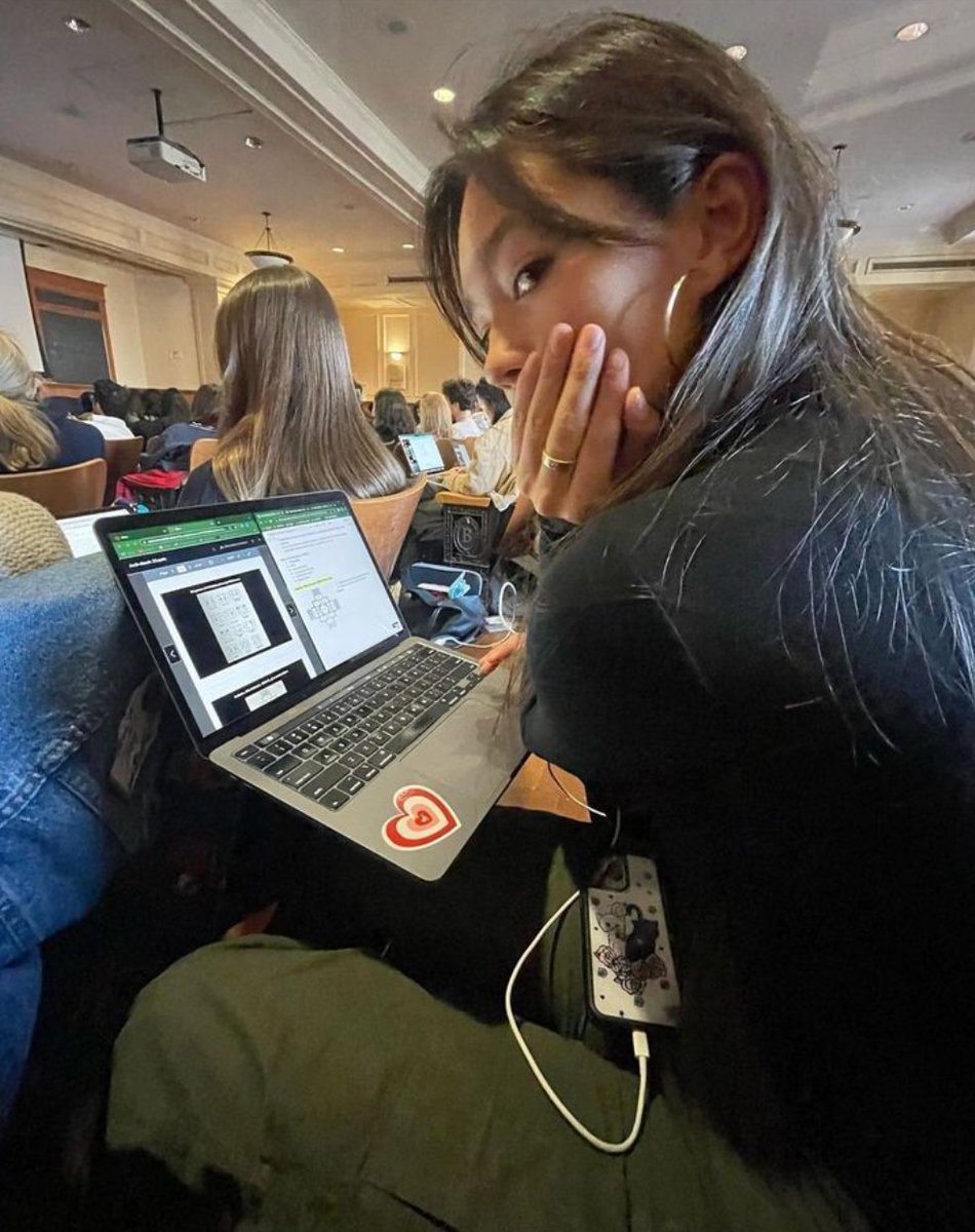 MiguelMaestroIA's tweet image. No entiendo cómo tan poca gente usa herramientas de IA.

La mayoría solo conoce ChatGPT.

Aquí tienes 9 joyas ocultas que necesitas conocer: