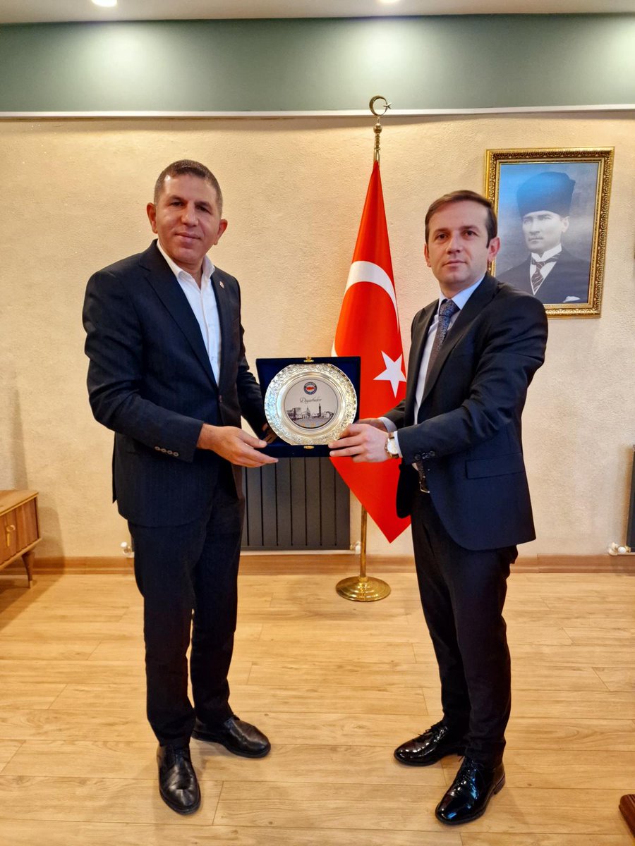 Memur-Sen İl Başkanı Ramazan TEKDEMİR,  Memur-Sen İl Başkan Yardımcısı Ramazan YAVAŞ, Eğitim Bir-Sen İlçe Başkanı Haydar KAYA ve Şube Sekreteri Recep GÜNEŞ Kaymakamımız Sayın Kadir ULUSOY’a hayırlı olsun ziyaretinde bulundu.