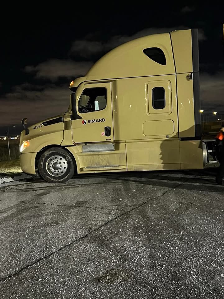 SkilledCanada's tweet photo. (#897/12/2024)
ONTARIO (S)
""Tried making u turn thinking he was in a car, stuck in yard since 5 hrs 
At
DB Schenker
89 Walker Dr, Brampton, ON L6T 5K5""

#simardstc #vanstc #onstc https://t.co/pgoQPO4hrq