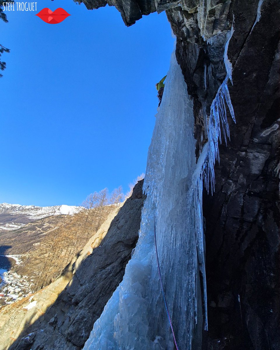ETroguet's tweet photo. @Naakbars HAPPY NEW YEAR EVERYONE 💖!!

⬆️ Post 3/4 ⬇️

▪︎  
#Alps
#LaSportiva #WeAreMountaineers #xbionic #xBathlete #xSocks #xbAthletesTeam  #FerrinoOutdoor #viladomatEsports #TheHarmonyOfElements #plumfamily https://t.co/92bDvgk923
