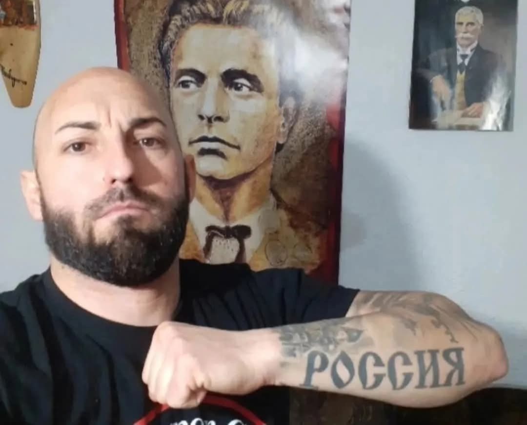 Ето такива животни ми откраднаха патриотизма!

За Нова Година им пожелавам им еднопосочен билет към кочината Русия!