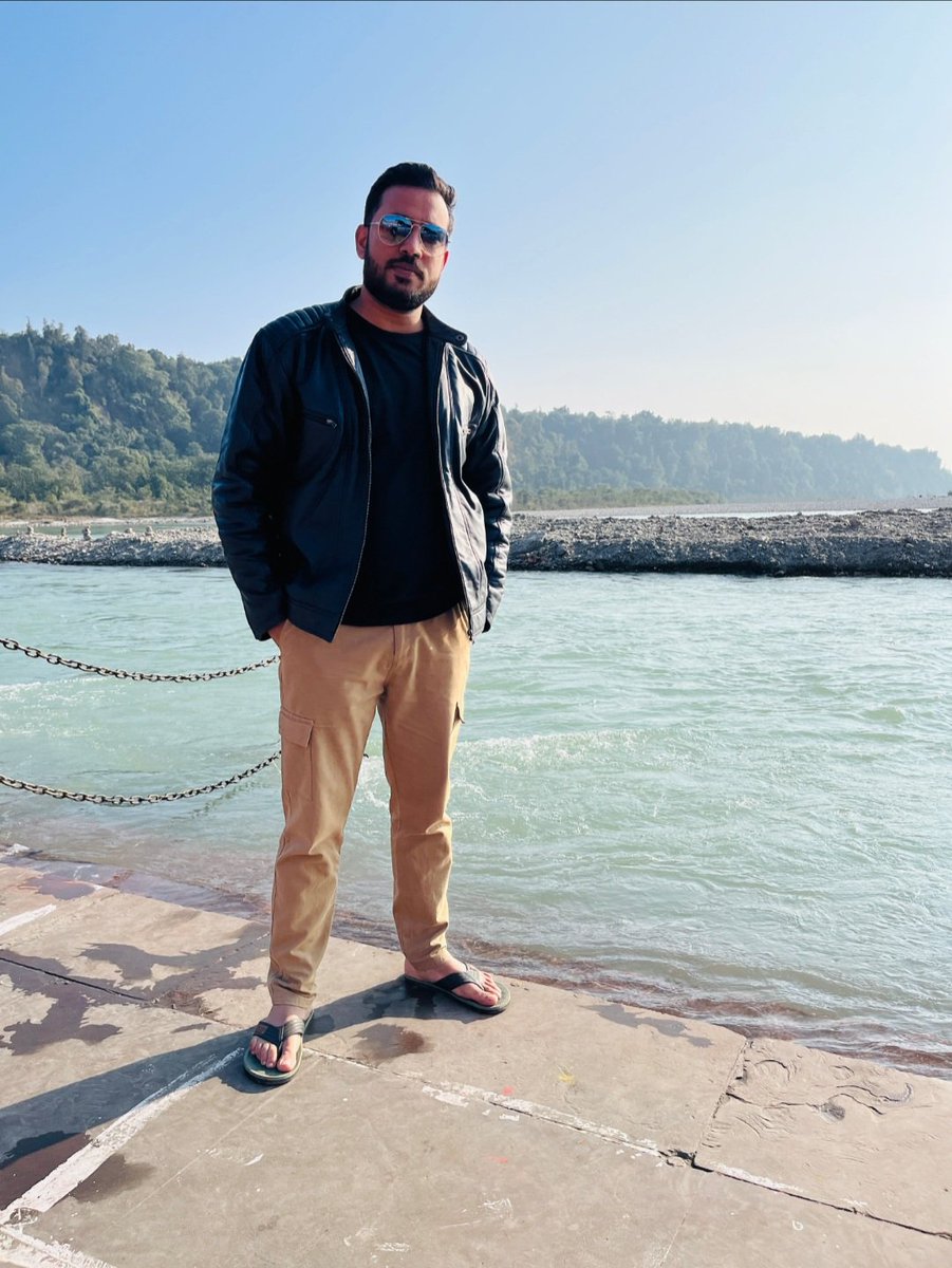 PlantedBrain07's tweet photo. Serenity 🤗 at Rishikesh https://t.co/CG75d3TXd8