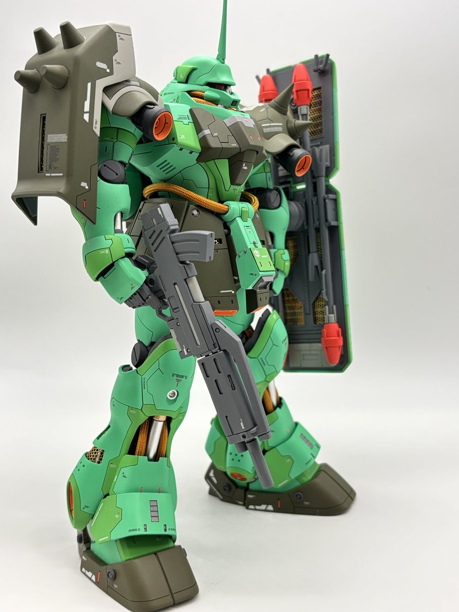 Metal_Moon19's tweet photo. 年末すべり込みセーフで完成しました。
時間かかりま���たが丁寧に作りました♪
完成してよかった(°▽°)

#ガンプラ
#ギラドーガ
#MG https://t.co/q8Vidneuwl