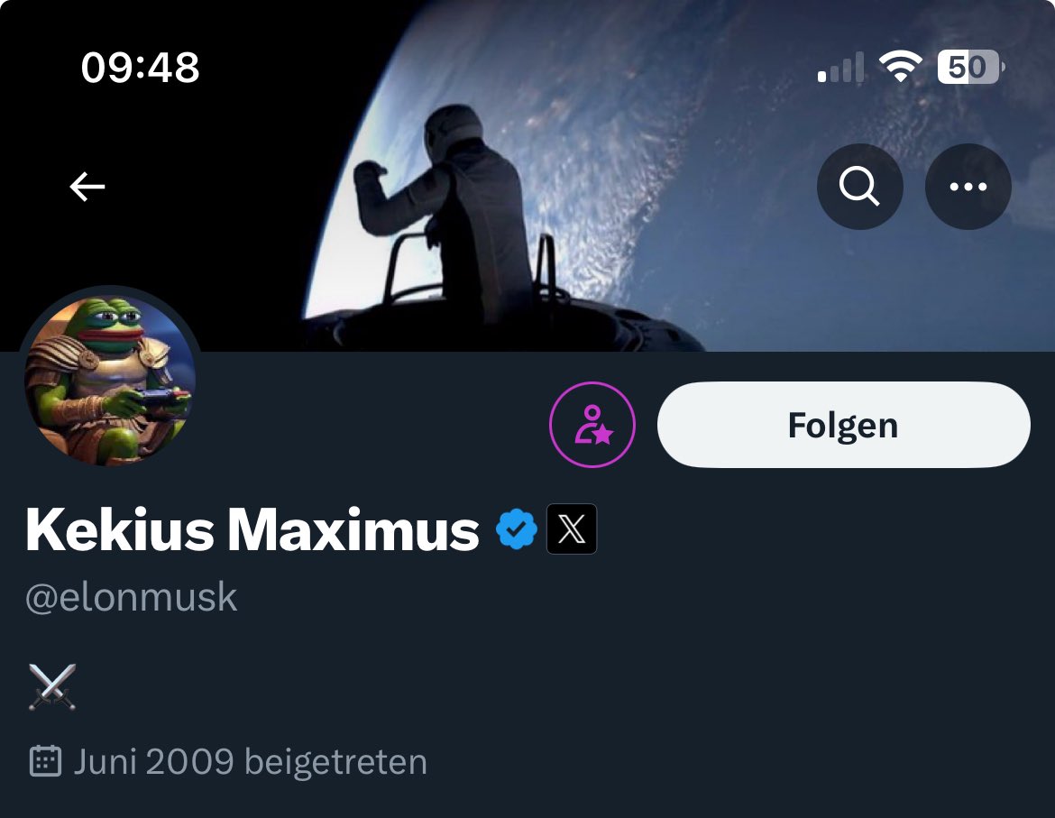 tasinasie's tweet image. Der heimliche, künftige Präsident der USA #QElon benennt sich auf Twitter in „Kekius Maximus“ um, als Anspielung auf ein meme (Pepe, the frog) das  besonders bei rechten Gruppierungen in den USA Anklang und Verbreitung findet. 1/2