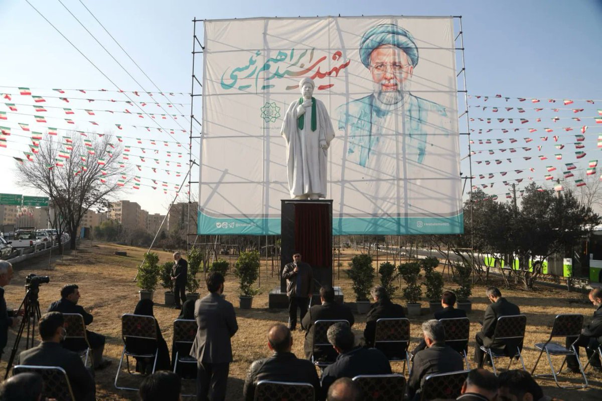 hyssn12's tweet image. 🇮🇷 | New statue of martyr of service, Ayatollah Sayyed Ibrahim Raisi was unveiled on Tehran&apos;s Besat Highway

🇮🇷 #Iran
#Sayed