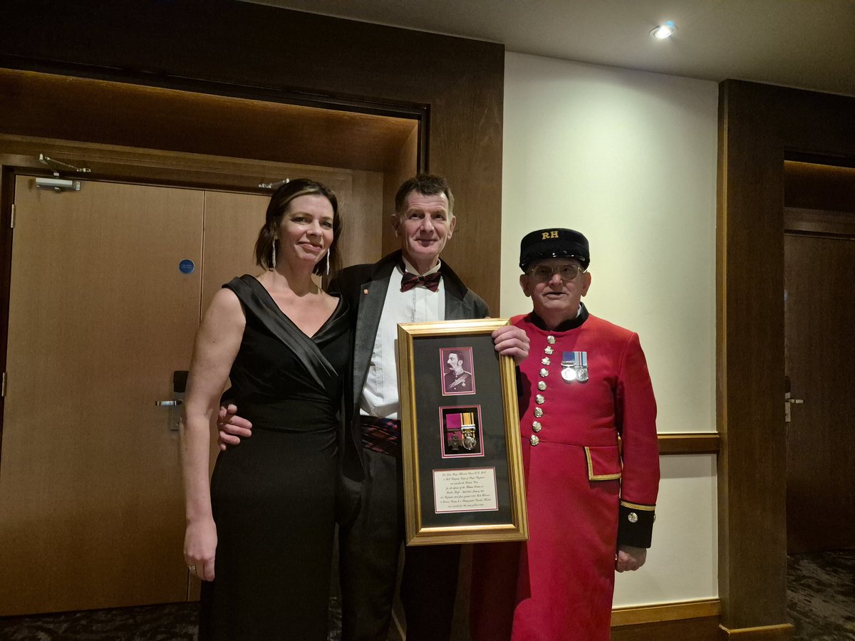 CarlBrine's tweet image. To me, my favourite 2 pictures of the year.
1st at the @viacharity charity ball and getting bidded up by Gus for a picture I wanted 🤣
2nd of my 2 daily vehicles with their livery finally finnished.
They daily remind me of why I do what I do.
#ubique