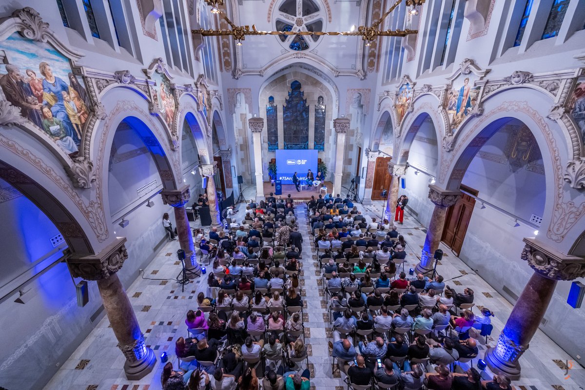 AiguesSabadell's tweet image. 🎉 Adéu 2024, benvingut 2025! 

Aquest any que s'acaba ha estat molt especial per a nosaltres: el 75è aniversari d'Aigües #Sabadell!💧

Gràcies per celebrar-ho junts 💙 i feliç Any Nou! 🥂

#75AnysFluintJunts

#NadalSabadell
#SabadellNadal