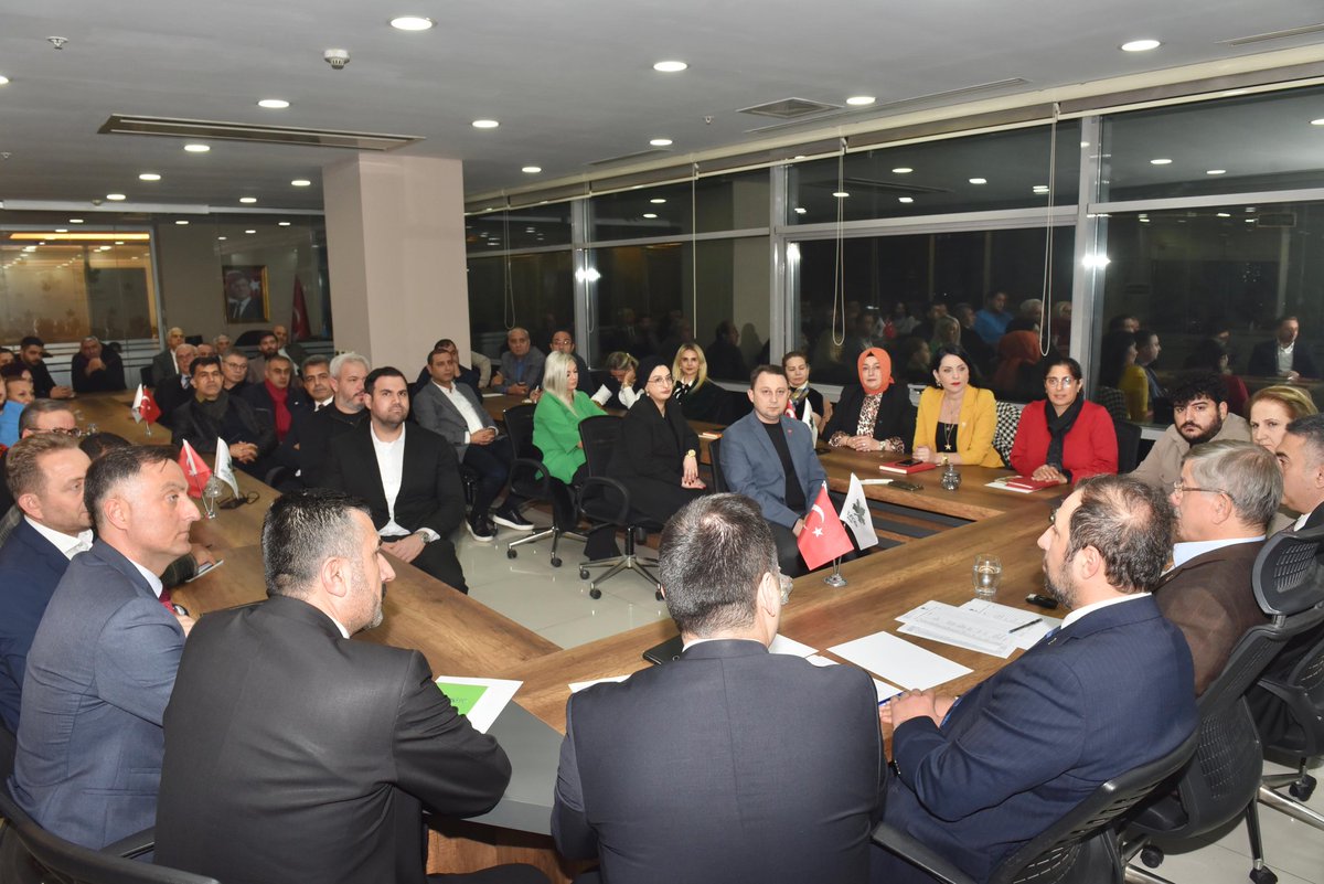 Genel Başkanımız Sayın Ahmet Davutoğlu’nun katılımıyla, İstanbul İl Yönetimi ve İlçe Başkanları ortak toplantımız; İstanbul İl Başkanlığımızda gerçekleştirilmiştir.