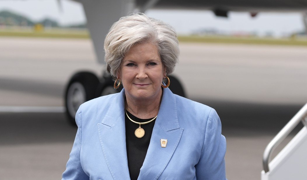 Trump's Chief of Staff:  'Silence on Social Media Until Senate Confirmation'

Susie Wiles, Donald Trump's incoming Chief of Staff, has instructed all Cabinet nominees to refrain from using social media until their Senate confirmation, emphasizing that no one speaks for the