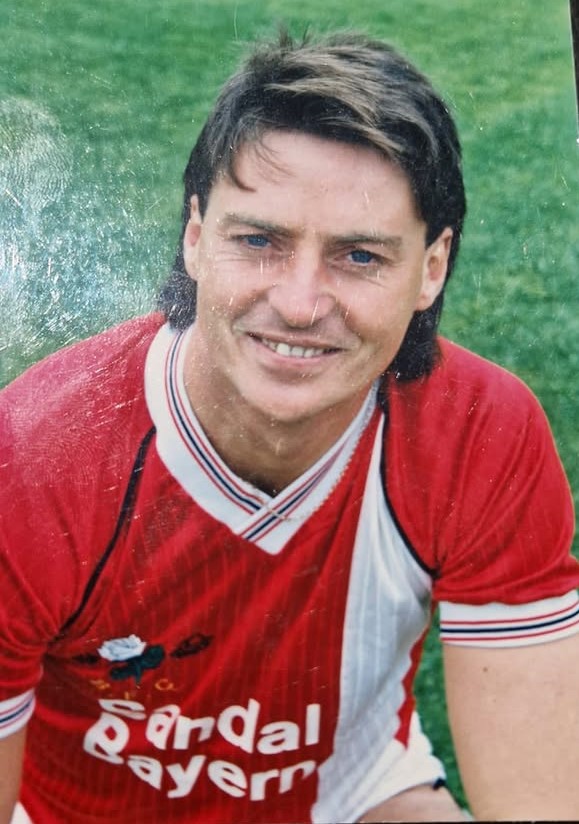 BarnsleyFCOTD's tweet photo. On this day in 1988, Barnsley played Shrewsbury Town at The Gay Meadow in Division 2 & won 3-2 with goals from David Currie (penalty), Steve Lowndes & the winner was an own goal from a certain David Moyes. #BarnsleyFC #DavidCurrie #SteveLowndes #ShrewsburyTown https://t.co/PrBpYiCiyk