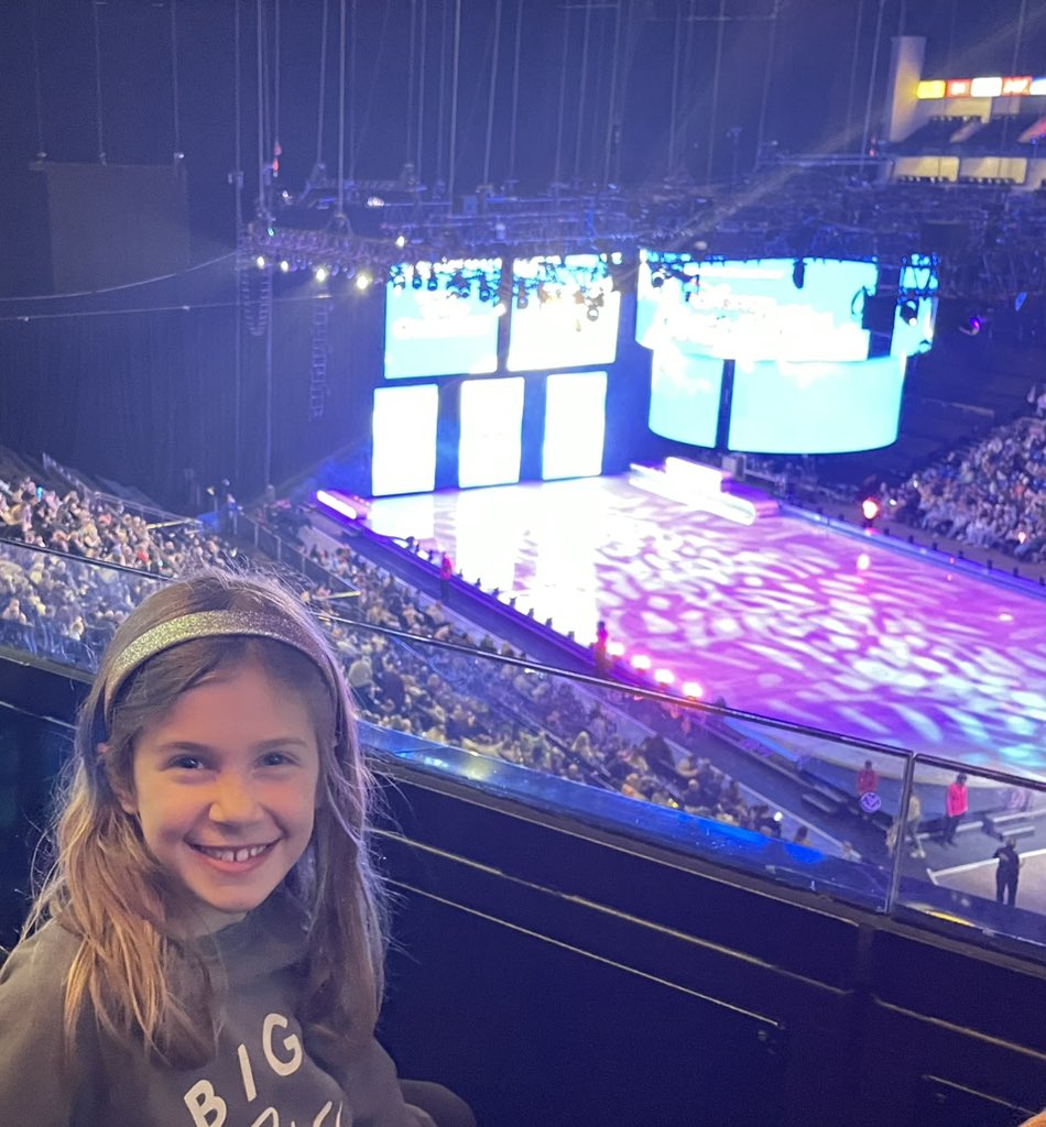 wallbo's tweet image. #disneyonice